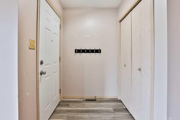 Property Photo: 322 Assiniboia Place W AB T1K 6W2