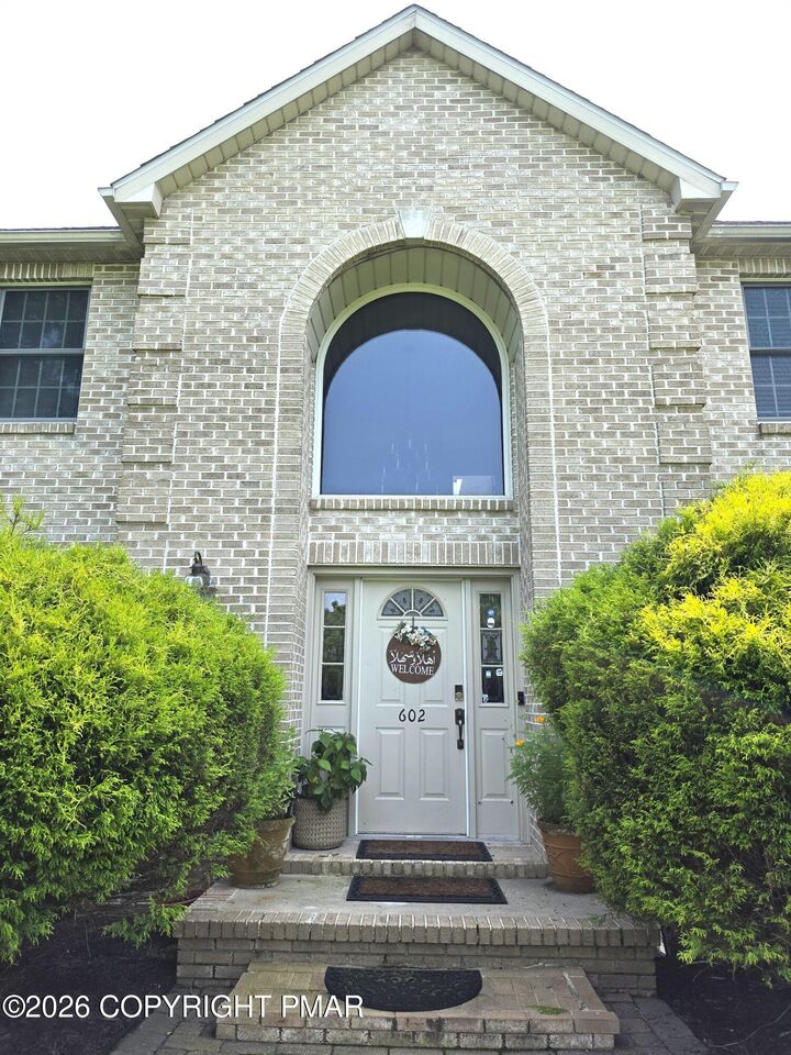 Property Photo: 602 Little Mayfair Court PA 18360