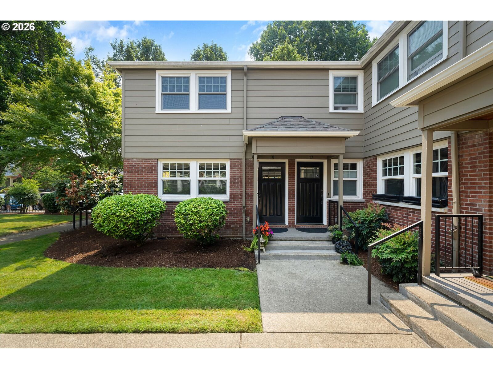 Property Photo: 2555 NW Savier St 18 OR 97210