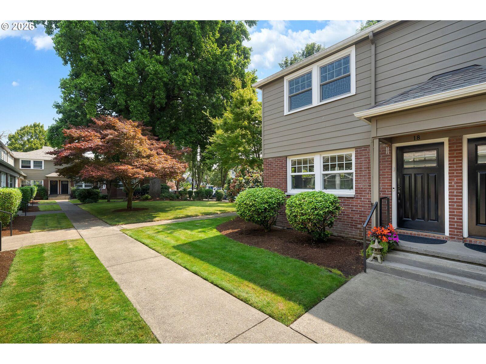 Property Photo:  2555 NW Savier St 18  OR 97210 