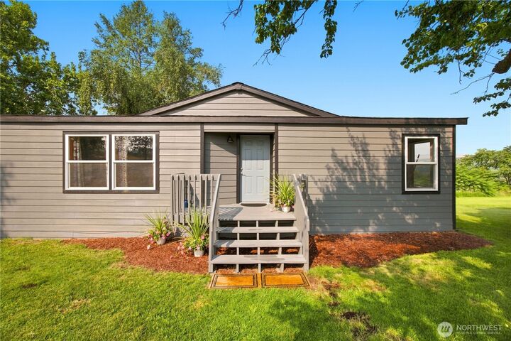 Property Photo: 26575 Hwy 97 WA 98812