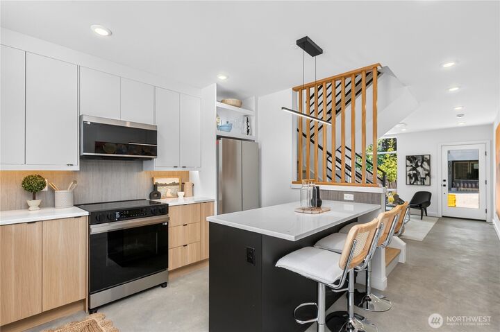 Property Photo: 5009 Fauntleroy Avenue SW C WA 98136