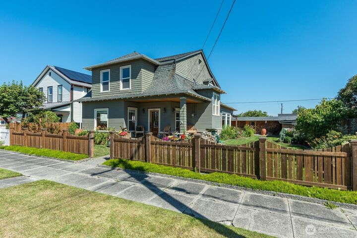 Property Photo: 1118 4th Street WA 98221