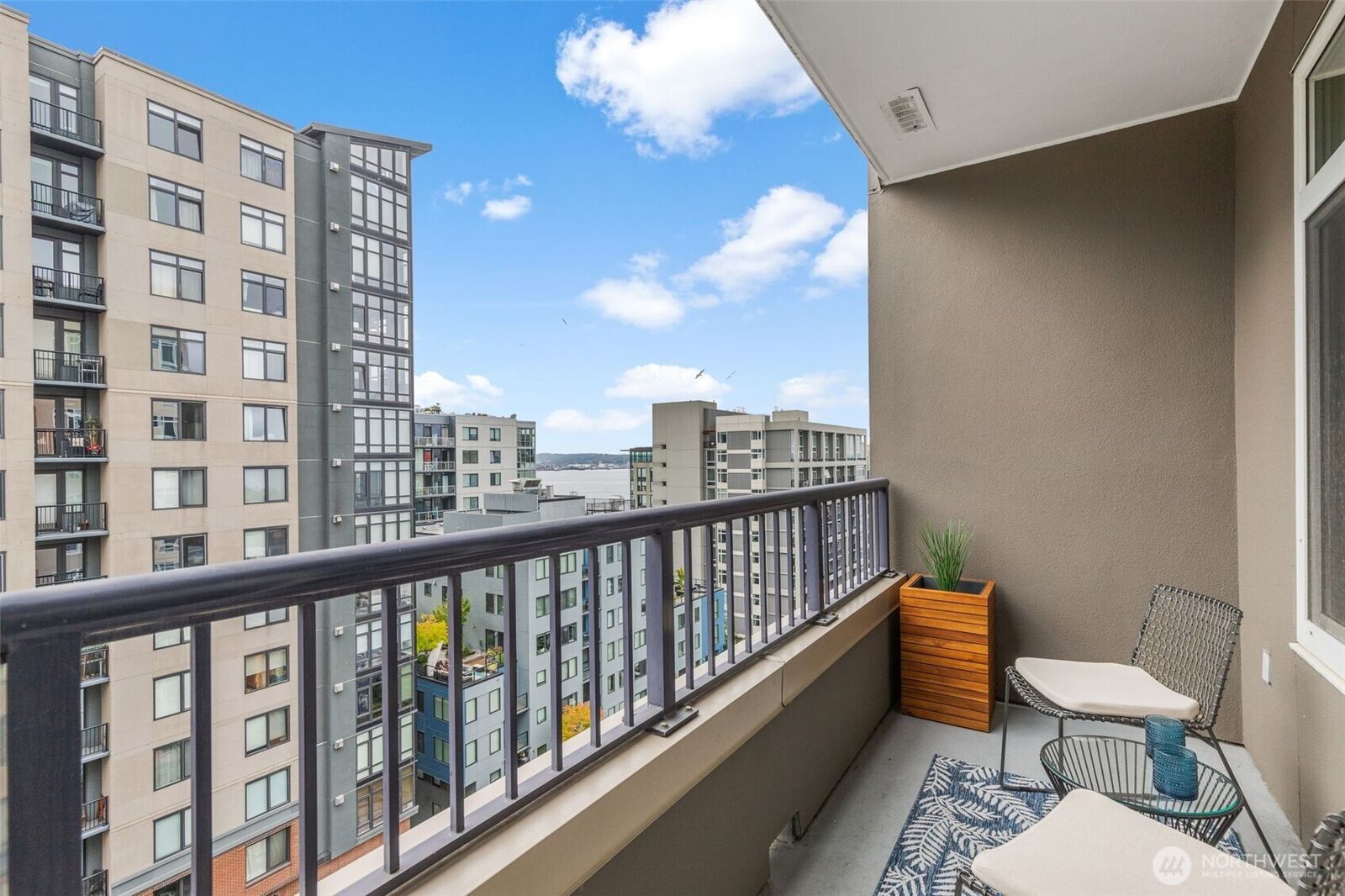 Property Photo:  2801  1st Avenue 807  WA 98121 