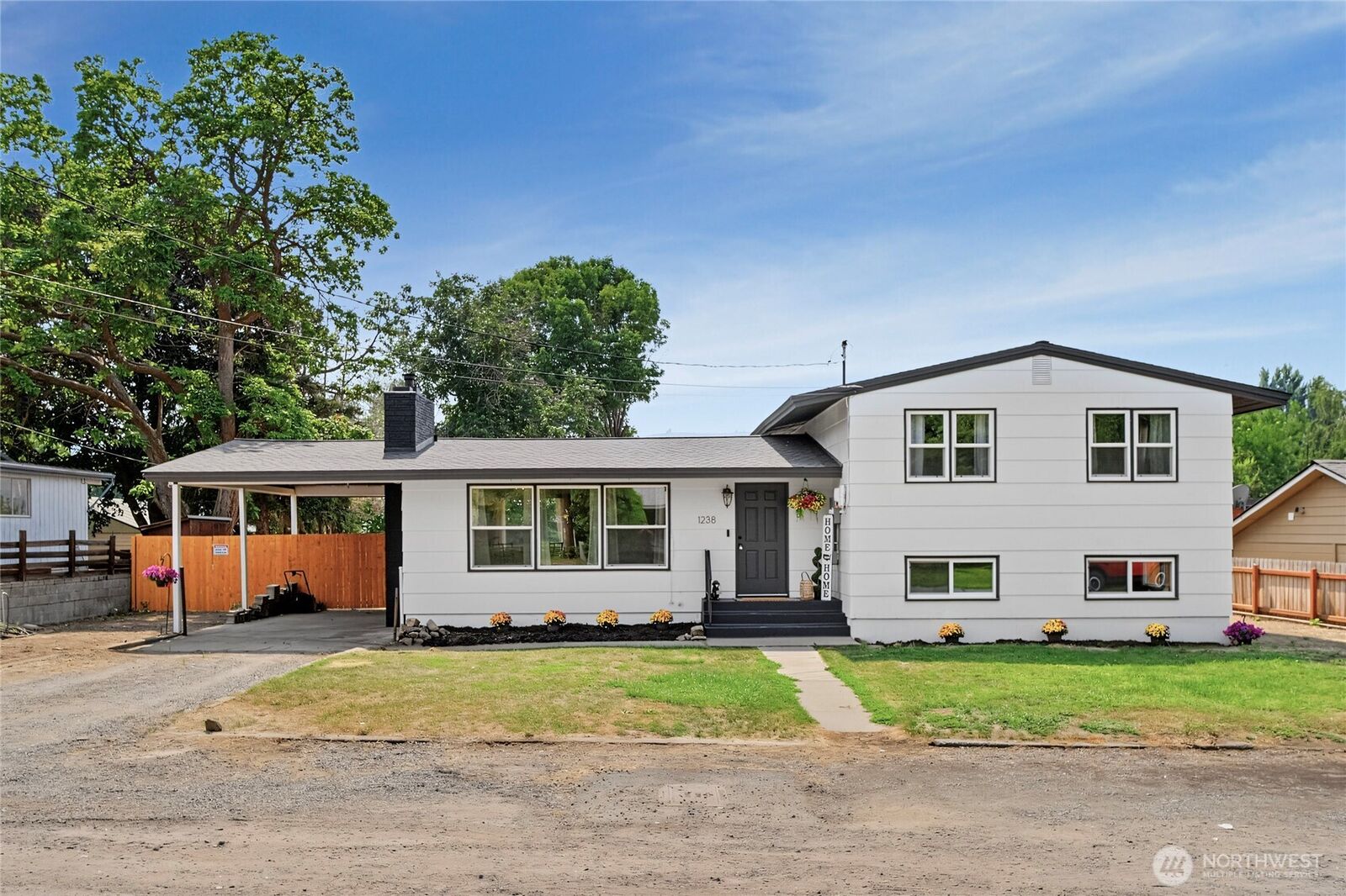 Property Photo: 1238 SE 1st Street WA 98802