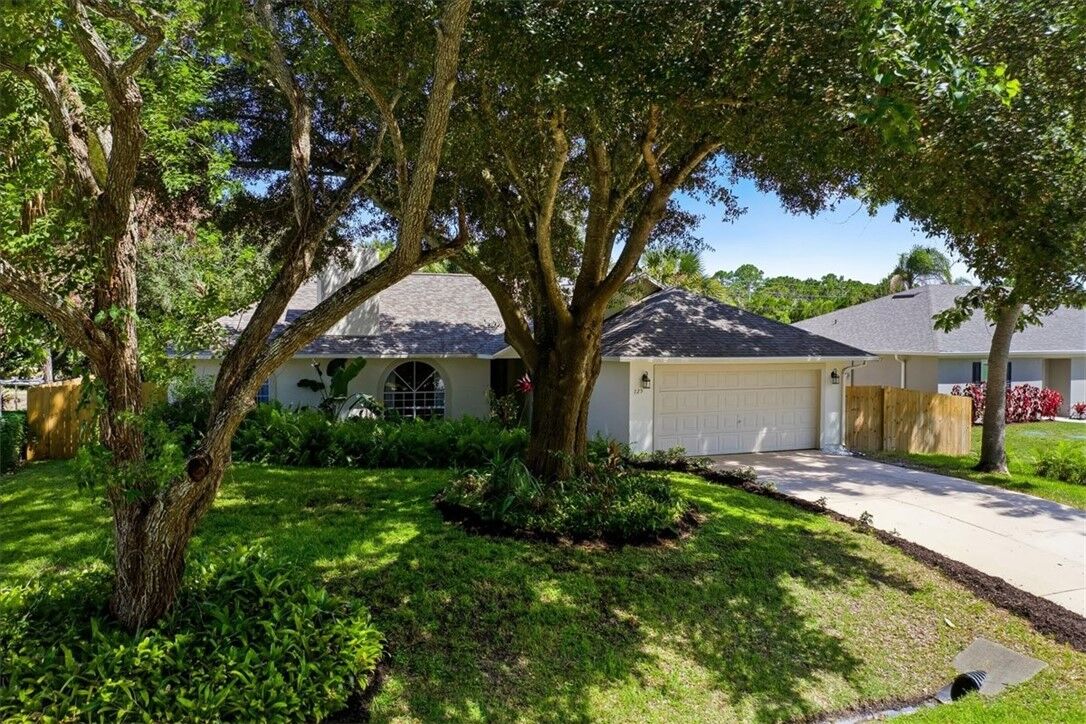 Property Photo:  725 Wentworth Street  FL 32958 