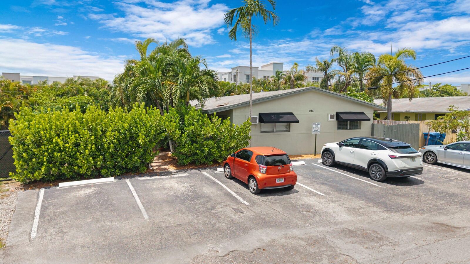 Property Photo:  2117 NE 14th Avenue 1-4  FL 33305 