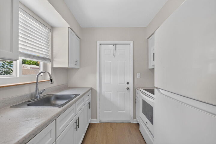 Property Photo: 2961 NE 7th Avenue B FL 33064