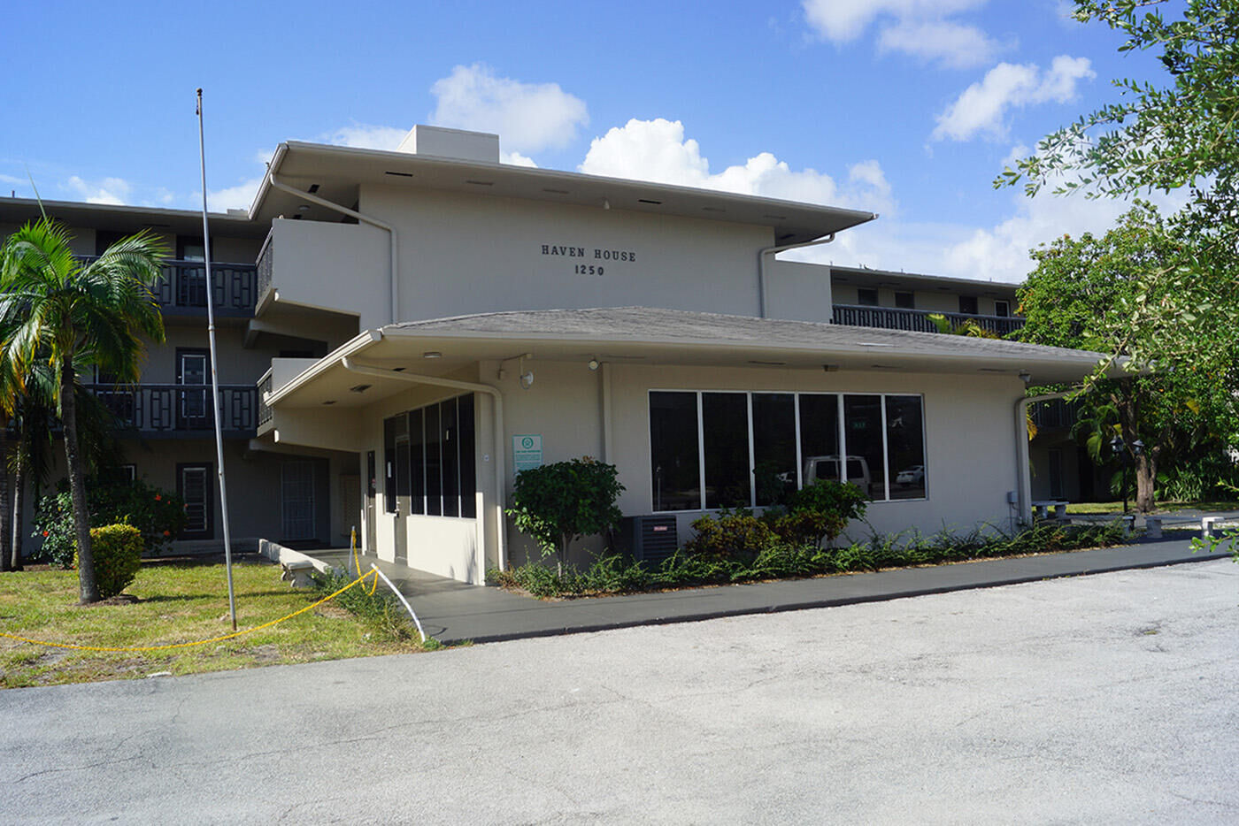 Property Photo: 1250 E Sample Road 303 FL 33064