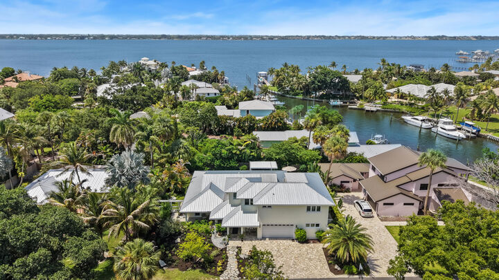 Property Photo: 1117 SE Osceola Street FL 34996