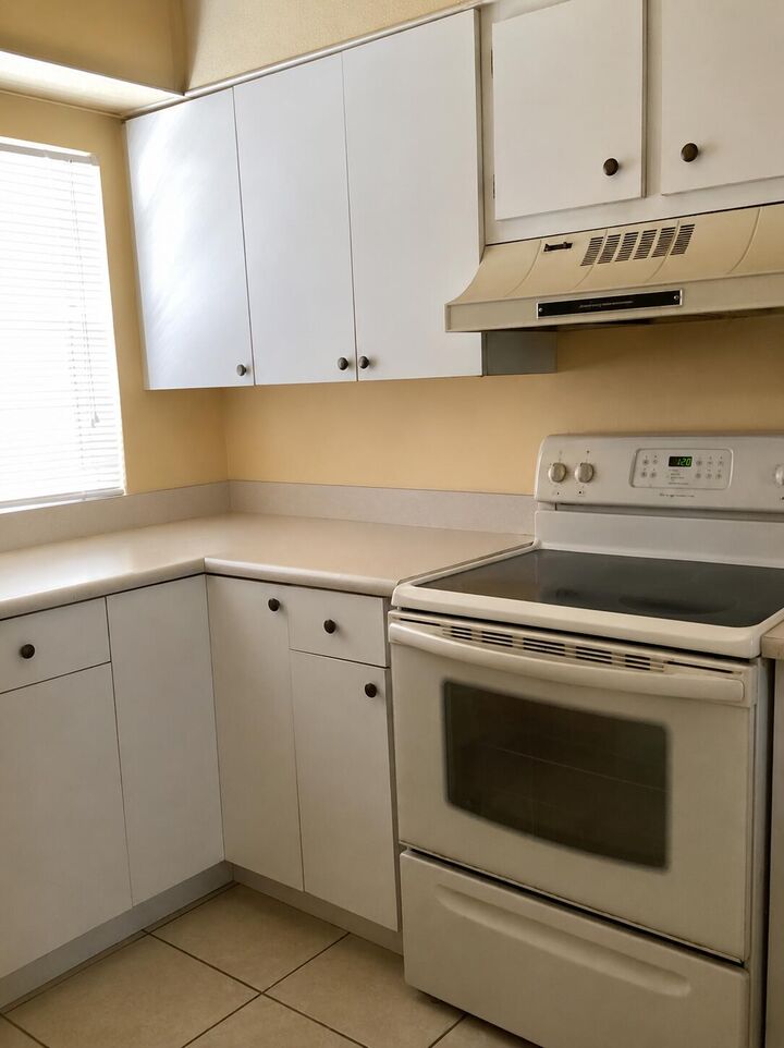 Property Photo: 9325 Lagoon Place 107 FL 33324