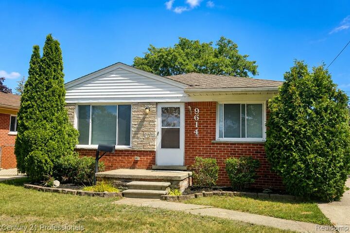 Property Photo:  9614 Garfield  MI 48239 