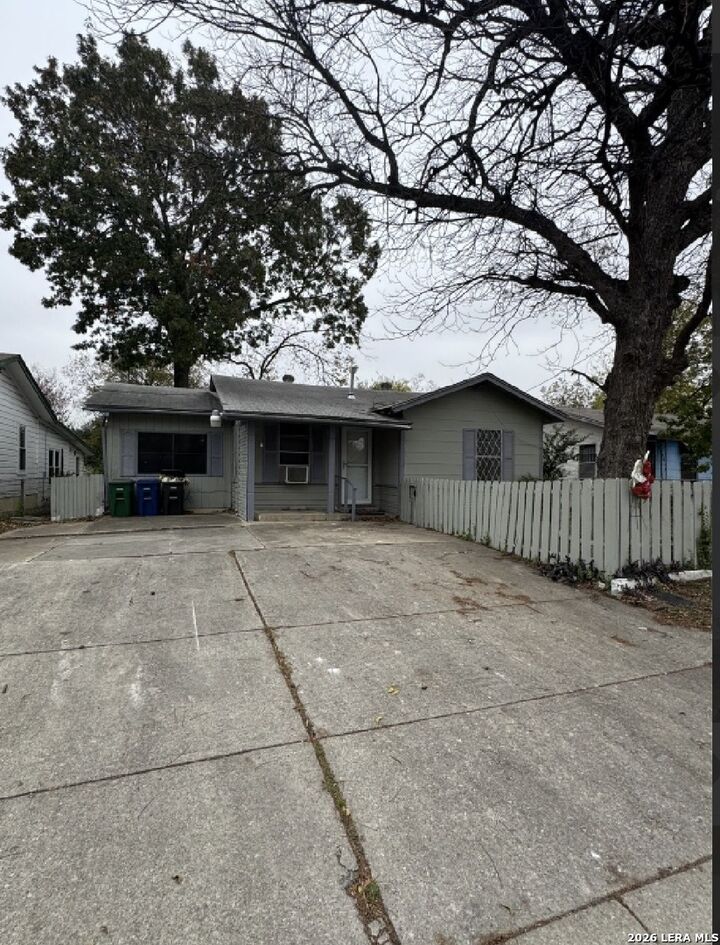 Property Photo:  2002 Amerada St  TX 78237 