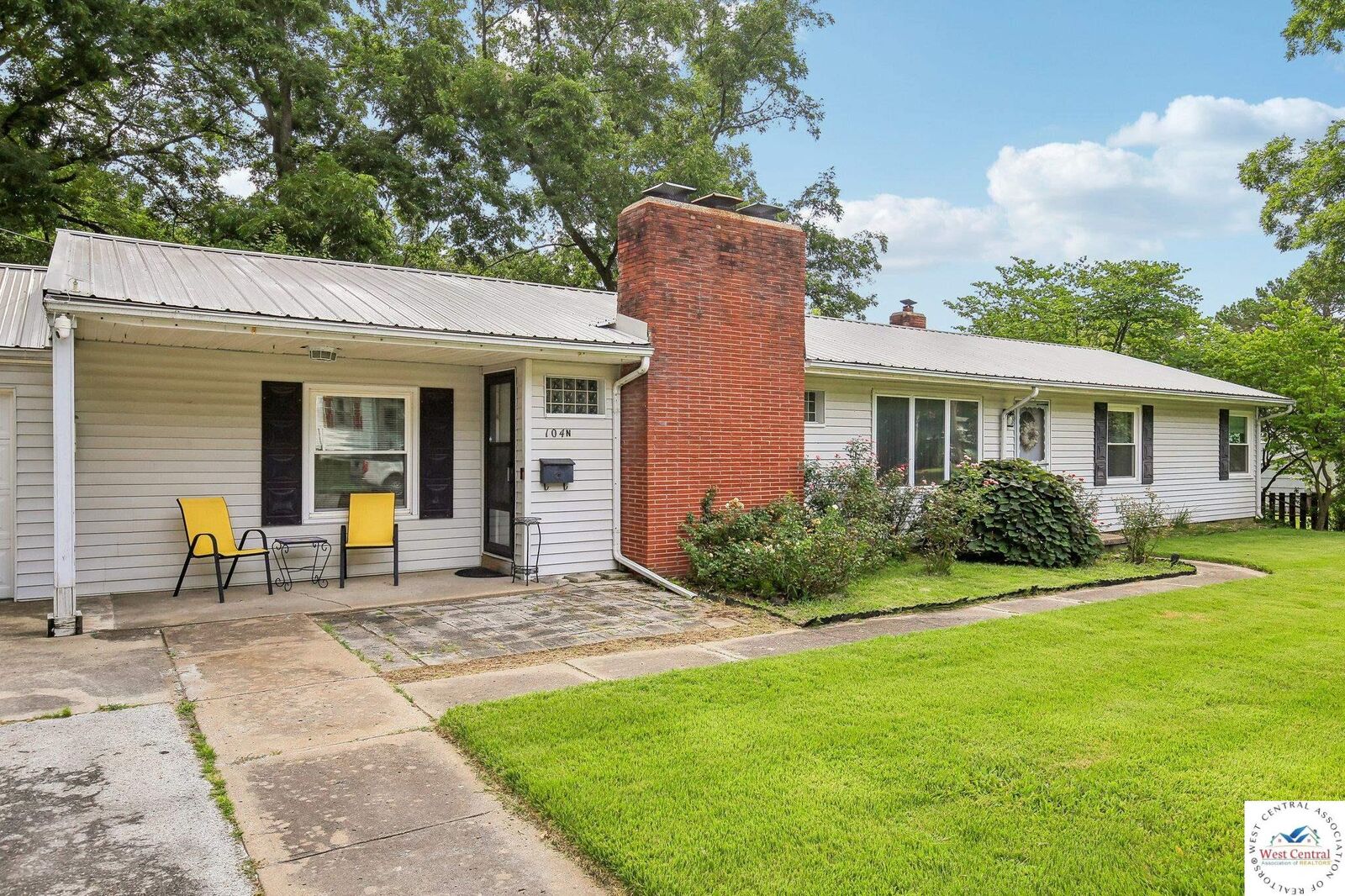 Property Photo: 104 N 6th MO 64735