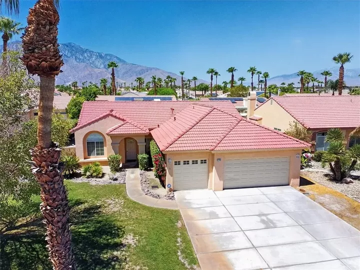 Property Photo:  27745 Avenida Maravilla  CA 92234 