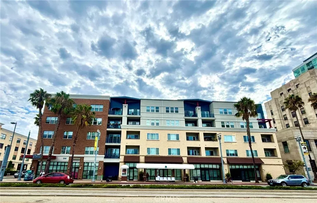 Property Photo: 300 E 4th Street 422 CA 90802