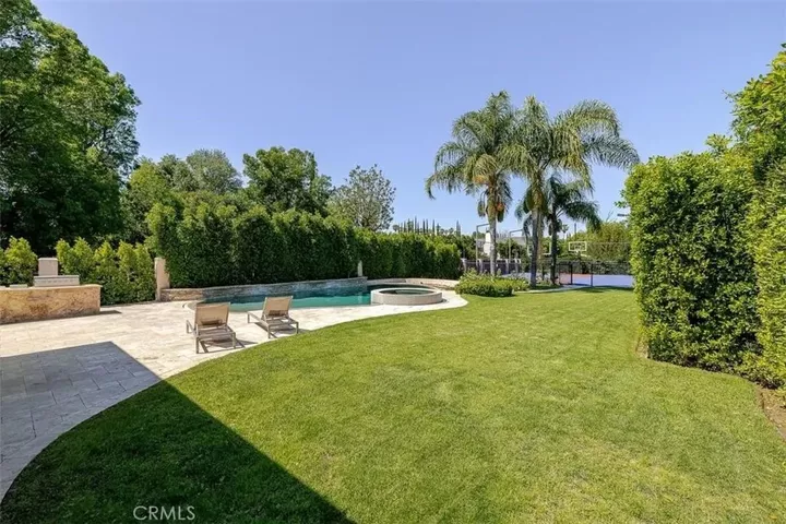 Property Photo:  22953 Oxnard Street  CA 91367 
