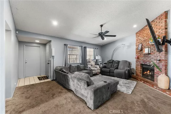 Property Photo:  1152 E Avenue J12  CA 93535 
