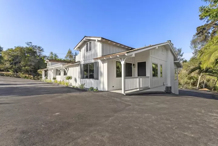 Property Photo: 16735 La Gracia B CA 92067