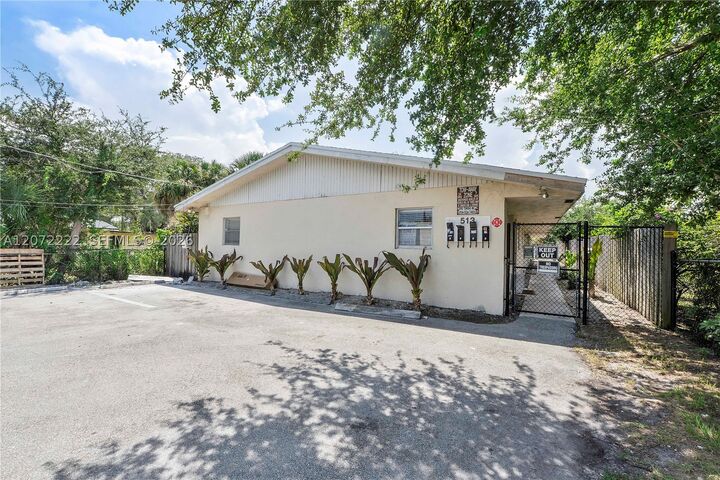 Property Photo:  513 NW 22nd Ave 2  FL 33311 