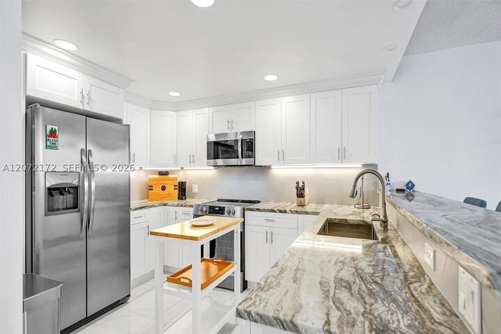 Property Photo:  1351 NE Miami Gardens Dr 424E  FL 33179 