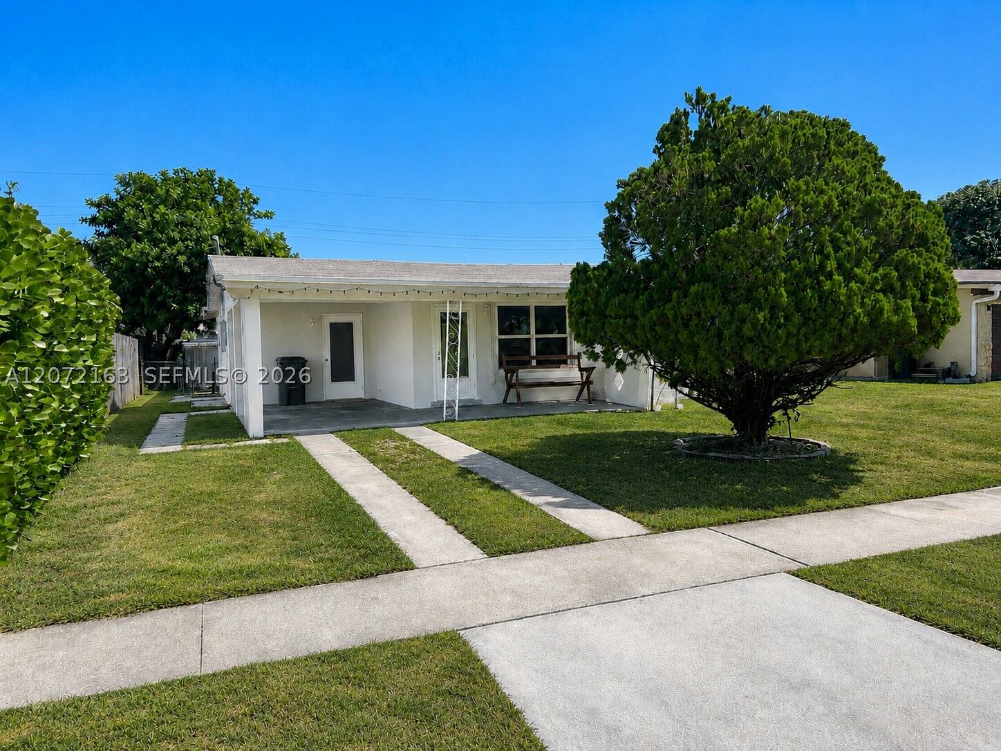 Property Photo:  3051 SW 47th St  FL 33312 