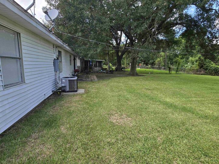 Property Photo: 535 Smelker TX 77707