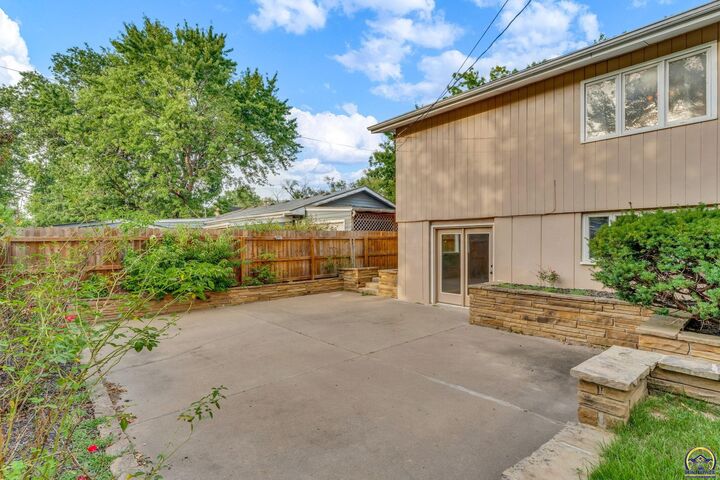 Property Photo:  2843 SW McAlister Ave  KS 66614 