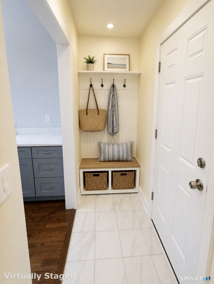 Property Photo:  276 Harbor Street 2nd Floor  CT 06405 