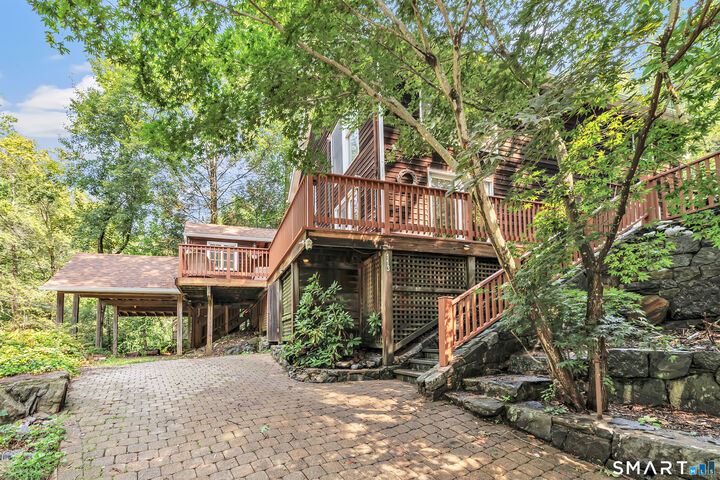 Property Photo:  
