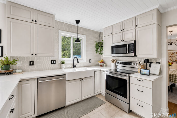 Property Photo:  10 Deer Lane  CT 06339 