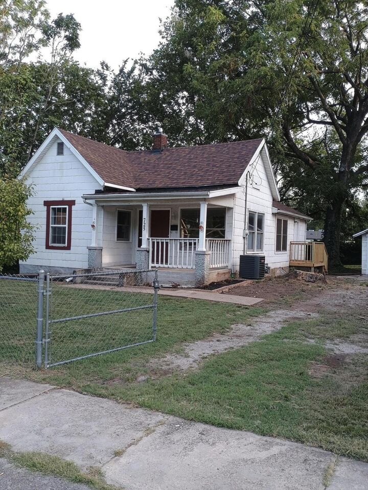 Property Photo: 725 W Chicago Street MO 65803