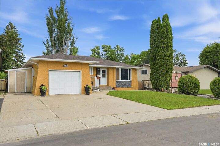 Property Photo:  506 Fisher Crescent  SK S7L 5E5 