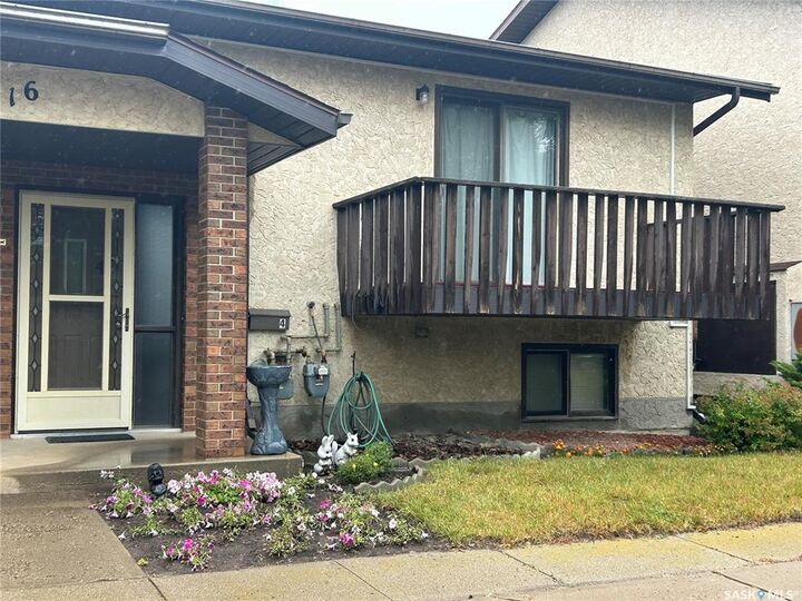Property Photo: 416 Heritage Drive 4 SK S4A 2N4