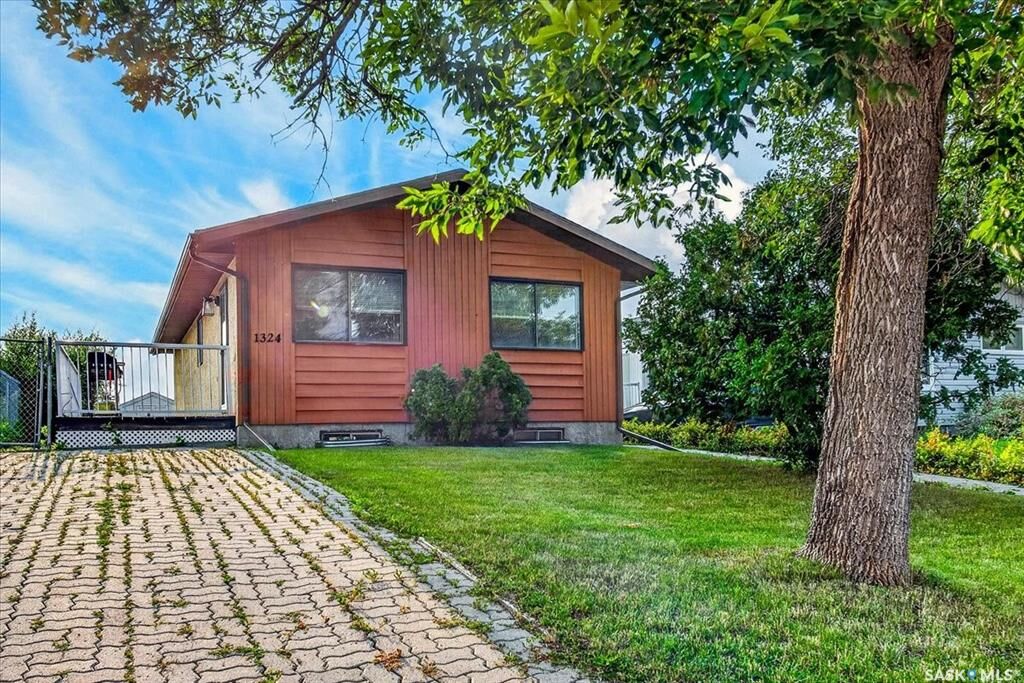 Property Photo: 1324 Courtney Street SK S4T 7S1
