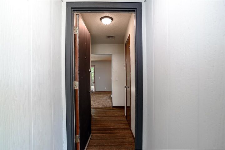Property Photo:  1009 E Will Rogers Drive  OK 74075 