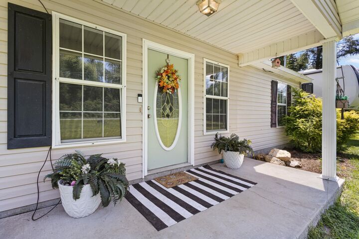 Property Photo: 198 NE Gloriosa Lane FL 32059