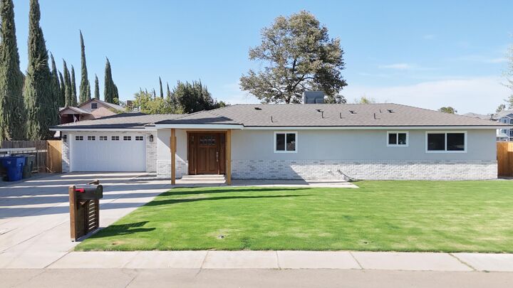 Property Photo: 576 Oleander Avenue CA 93245