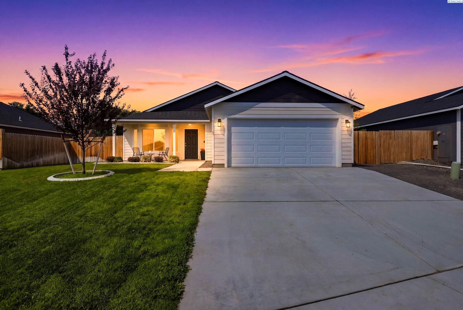 Property Photo: 1511 13th St WA 99320