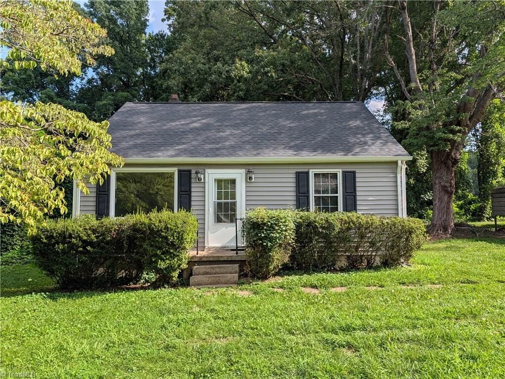 Property Photo:  1514 Glenside Drive  NC 27405 