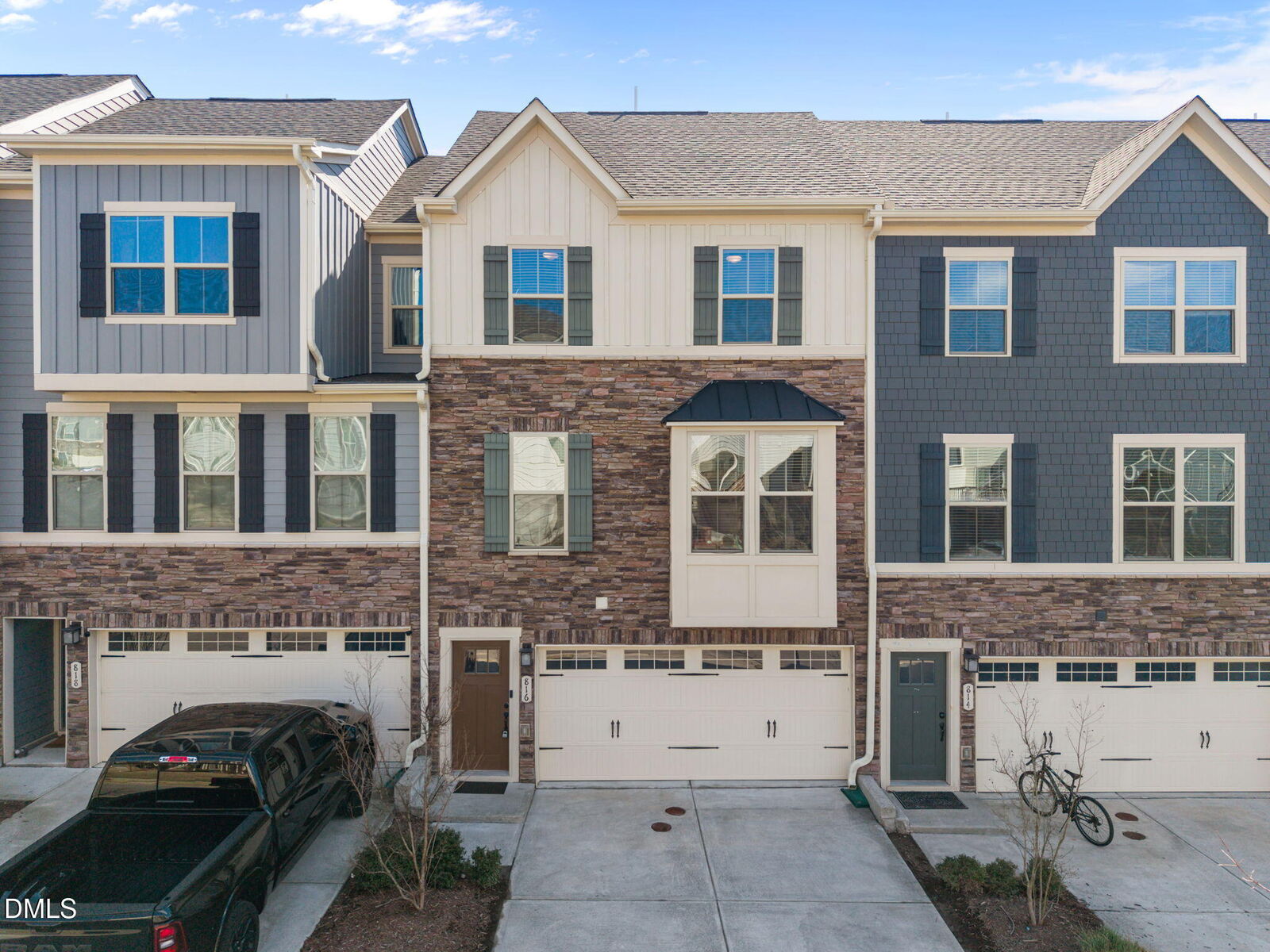 Property Photo: 816 Channing Park Circle NC 27519