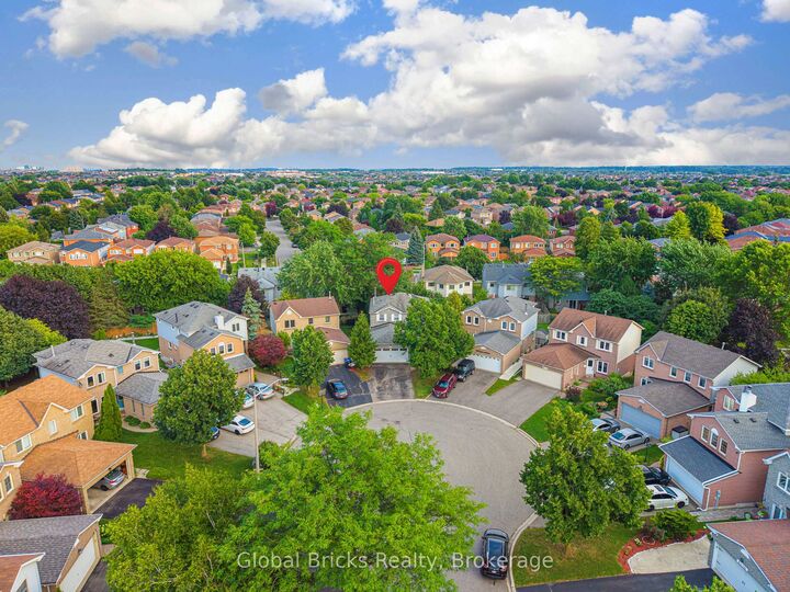 Photo de la propriété: 6190 Saltmarsh Court ON L5N 5V8