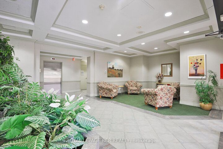 Property Photo: 10 Dayspring Circle S 304 ON L6P 1B9