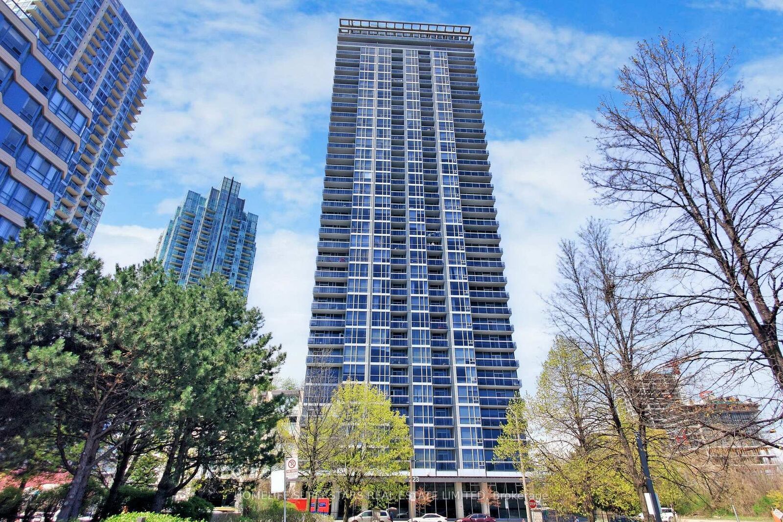 Property Photo:  223 Webb Drive 1013  ON L5B 4P2 