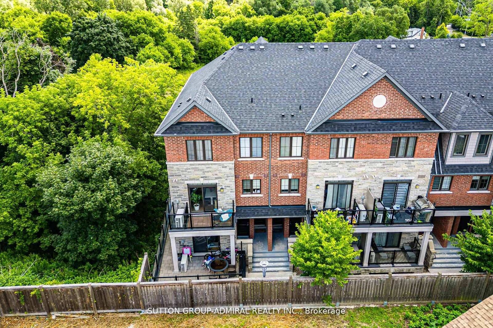 Property Photo: 196 Pine Grove Road 3 ON L4L 0H8