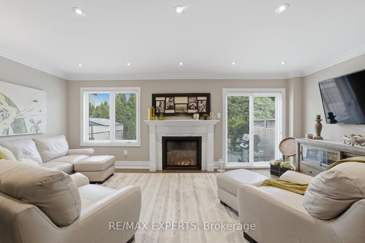 Property Photo: 104 Pinedale Gate ON L4L 8X3