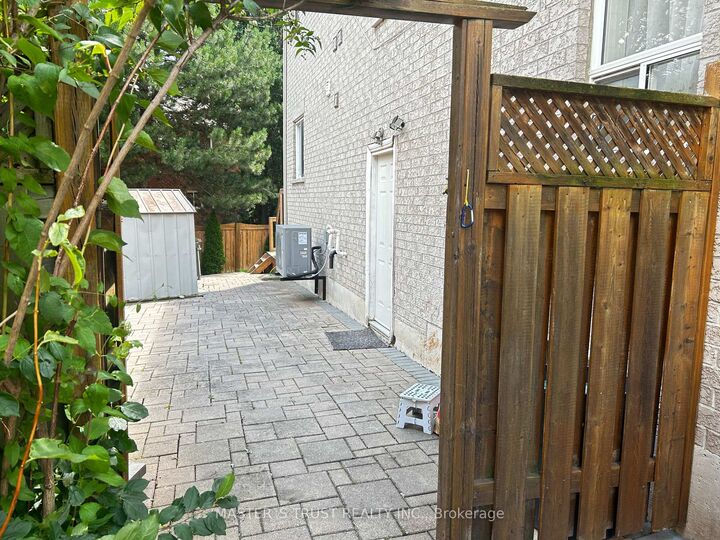 Property Photo: 37 Levellands Crescent ON L4B 0A5