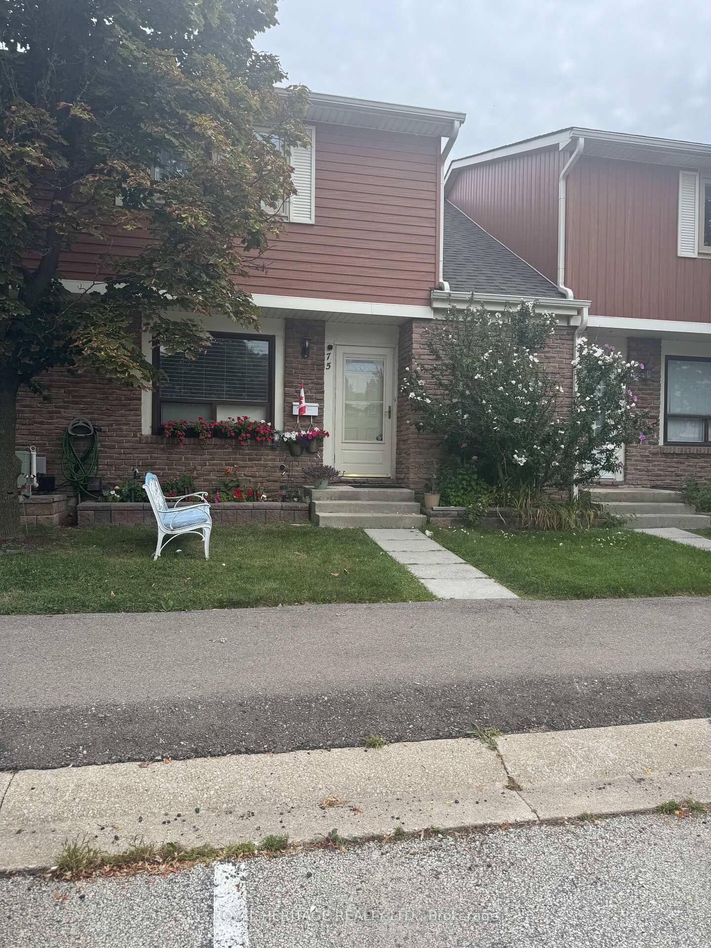 Photo de la propriété:  98 Falconer Drive 75  ON L5N 1Y2 