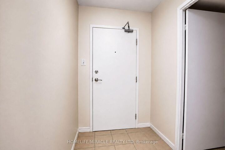 Property Photo: 12 Laurelcrest Street 804 ON L6S 5Y4