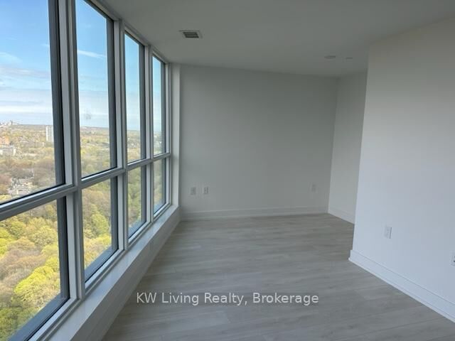 Property Photo:  585 Bloor Street E 2516  ON M4W 0B3 
